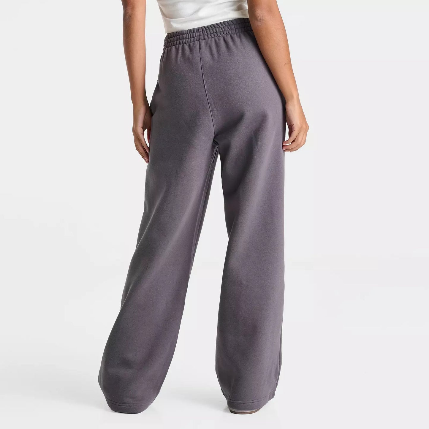 Pantalones deportivos anchos de polar con diseño de corazón de Adidas Originals