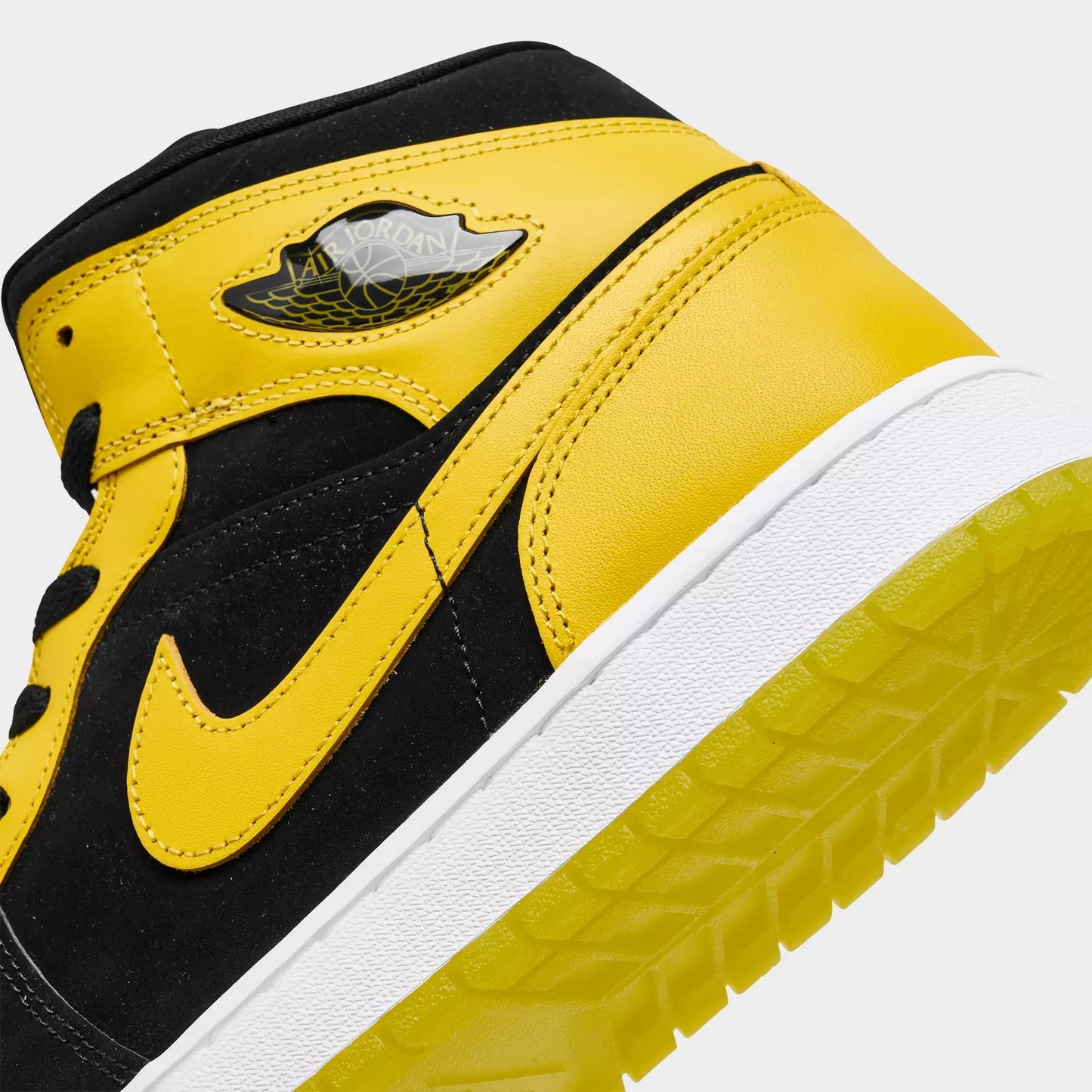 Men's Air Jordan Retro 1 Mid SE Casual Shoes