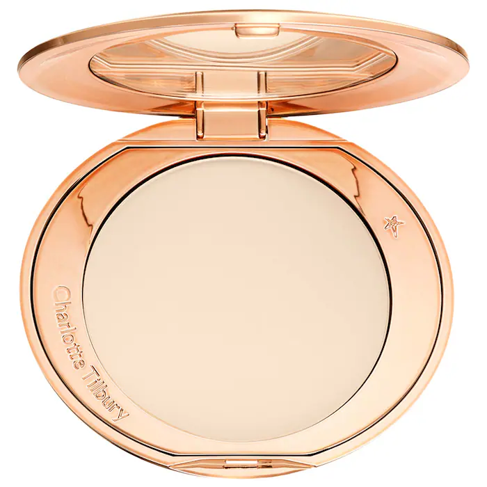 Charlotte Tilbury - Airbrush Flawless Finish Setting Powder, un polvo fijador ultrafino que difumina las imperfecciones y reduce visiblemente el brillo