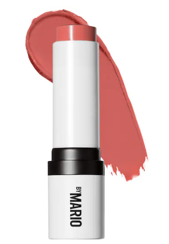 MAKEUP BY MARIO Soft Pop Cream Blush Stick, rubor en barra de doble punta ofrece una cobertura transparente y modulable con un acabado húmedo en una fórmula humectante ideal para todo tipo de piel