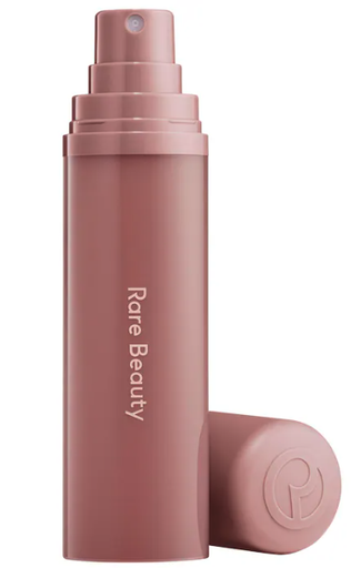 Rare Beauty by Selena Gomez - Find Comfort Body & Hair Fragrance Mist, rocío aromático estimulante con notas de cáscara de limón chispeante, jazmín y madera de cachemira que deja la piel y el cabello frescos, suaves e hidratados.