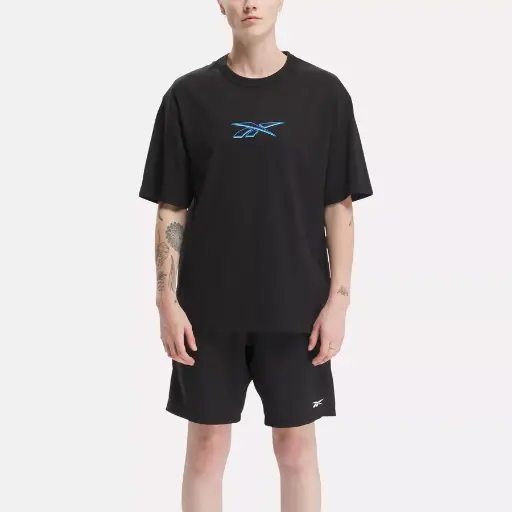 REEBOK - Camiseta clásica con etiqueta trasera de uniforme